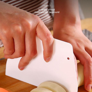 Shantou lincun scraper baking tool soft plastic scraper cake panel cutting rice roll baking utensils hard a small trapezoid