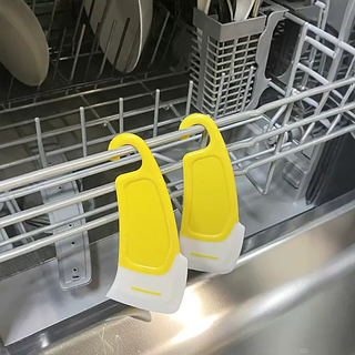 Yusenyi kitchen silicone scraper dishwasher scraping oil high temperature resistant plate multifunctional digging food grade dumpling artifact scraper spoon silicone scraper 2 pack (head heat resistance 100c) clean with one scrape