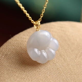 Chow tai fook all-gold inlaid natural hetian jade smoke purple jade pendant cat claw carving cute and exquisite women's necklace pendant (chain not included)