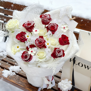 Little golden rose flowers are delivered in the same city. manta snow rose purple plum jam mix and match bouquet gift same day delivery 9+5 roses+feathers+penglai pine+asparagus bamboo+violet|dyu05