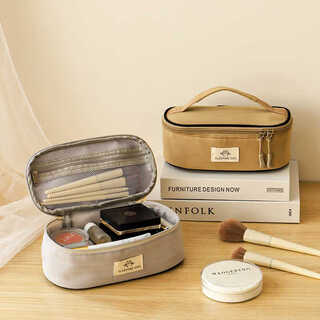 Yusenyi bag is a portable, large-capacity, high-end travel storage bag for toiletries and skin care products. coffee color - square style makeup bag.