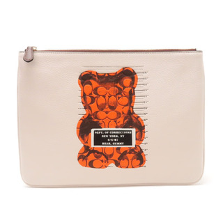 Coach wristlet bear collaboration bear print pebbled leather clutch large women's default basic pack (bag + dust bag)