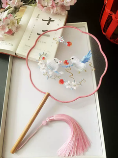 Yusen recalls chinese covered embroidery classical round fan long handle embroidered fan ancient hanfu ancient style ancient fan cheongsam dancing tassel fu powder dancing fan