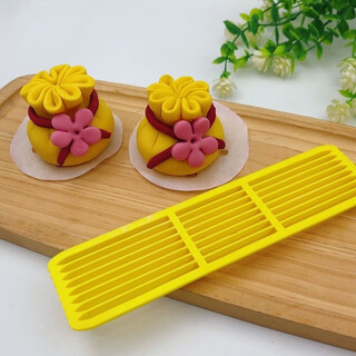 Fantasy lucky bag mold color rope dividing steamed bun mold flower cake steamed buns evenly divided cutting mold chinese baking mold lucky bag colorful rope dividing knife 18 cm