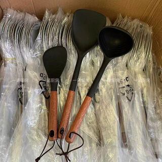 Yonghuan yinuo kitchen silicone kitchenware 5-piece set heat-resistant silicone spatula sapele wood non-stick frying spatula and spoon set three-piece set of soup spoon + spatula + rice spoon