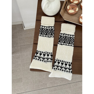 Complete antique white fair isle wool socks for women, thickened and warm cuffed socks, autumn and winter knitted knee pads and leg covers, off-white one piece