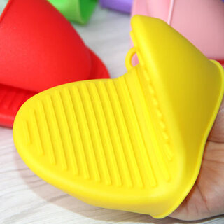 Hanjinglong thickened silicone anti-scalding gloves pot ears non-slip heat insulation finger gloves kitchen microwave oven casserole plate clamp yellow pair