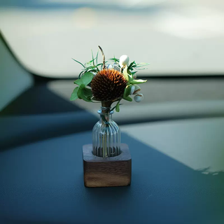 Yusenyi internet celebrity mini vase dried dried flowers car aromatherapy perfume car center console fragrance high-end car interior decoration b type dried dried flowers black walnut vase ornaments free blue wind chime perfume 1g