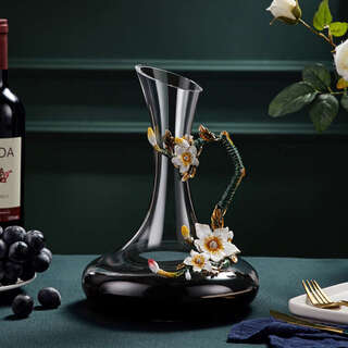 Yusenyi creative red wine decanter with luxury glass wine divider, beautiful light luxury decanter and wine set, joy decanter round shape