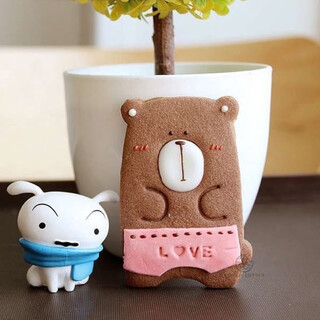 Yusenyi fun animal biscuit mold bear baking mold holding cookies cartoon bear about 5.2x6.4cm