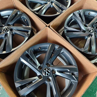 Volkswagen 17-inch wheels volkswagen golf 8 original disassembled wheels, almost new, no bumps or scratches