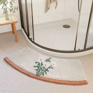 Yusenyi curved absorbent floor mat fan-shaped carpet shower room door mat toilet bathroom foot mat bathroom non-slip mat curved summer daisy 40x75cm (crystal velvet thin section hairless)