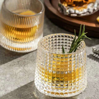 Fantasy rotating wine glass, foreign wine cup, decompression cup, rotating beer glass, tumbler cup, rotating whiskey, diamond style, vertical edge style