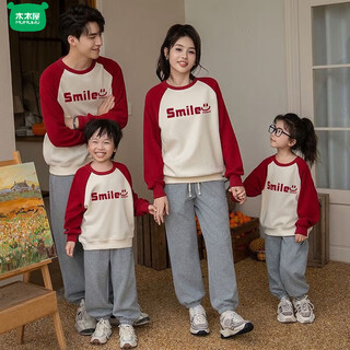 Wooden house parent-child outfit for the new year red sweatshirt, family portrait, autumn and winter style, family outfit for a family of three, mother and daughter, mother and son, four-person smile non-velvet sweatshirt 90 children's clothing