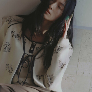 Mslan show same style/2025 jacquard retro slim fashion large floral woolen vest two-piece set mhat219 light khaki s