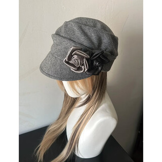 French retro top hat for women, fashionable and elegant, flower-decorated flat top, small brim basin hat, elegant lady hat, gray