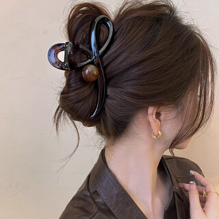 Two worlds high-end maillard clip large women's 2025 new back of the head shark clip hair clip temperament hair accessories autumn caramel color beads large clamp