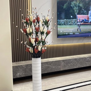 Leaf vein simulated dried flower bouquet, fake flower ornaments, floor-to-ceiling living room, red berries, entrance hall, large decorative flowers, flower arrangement, new green leaves, white + coffee, with bottle