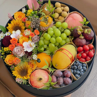 Airi flower and fruit gift box, french fruit gift box, fruit basket, fast delivery in the city, birthday gift for elders, wife, girlfriend, fruity fragrance, green grape, longan, peach, blueberry, pomegranate fruit flower gift box