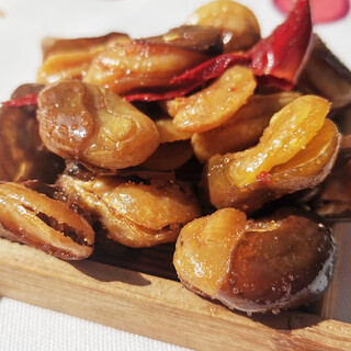 Enjoyable crispy broad beans orchid beans 5jin jin equals 0.5kg. beef flavored spicy snacks. roasted seeds and fried snacks for drinking. spicy 2jin jin equals 0.5kg. special offer. 2 bags in total.