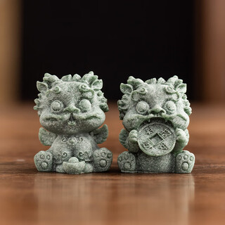 The green sandstone lion can raise tea pets, tabletop tea tray, tea play ornaments, household fish tank potted plants, landscaping mascot ornaments, green sandstone-gold-swallowing beast yuanbao beast (pair)