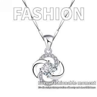 Xingtang pt950 platinum necklace for women, four-leaf clover, platinum pendant, moissanite necklace, simple k gold clavicle chain for girls, white diamond (single pendant does not include chain)