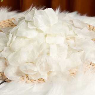 Antarctic story simulation wedding rose petals wedding birthday hand spreading flowers confession proposal romantic wedding room decoration supplies valentine's day milky white (3 packs of 300 pieces)