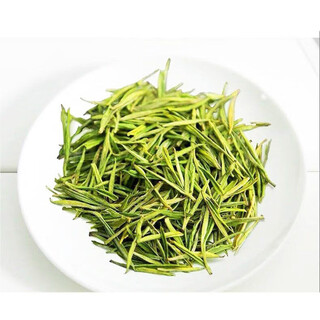 Jiang fengji's 2024 new tea mingqian white tea high mountain tea anji origin loose tea leaves are large in quantity and distributed randomly.