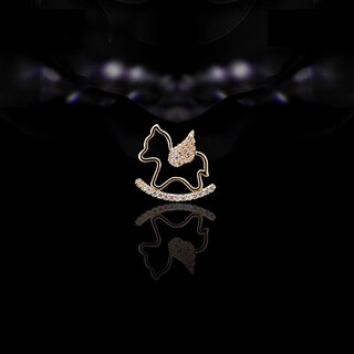 Quamer high-end and exquisite little wooden horse brooch, cute and personalized design, collar pin shirt, gold color