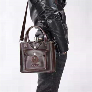 Weiqing stainless steel wine bottle 1 jin jin equals 0.5 kg 2 jin jin equals 0.5 kg 5 jin jin equals 0.5 kg 10 jin jin equals 0.5 kg portable outdoor thickened flat white wine bottle barrel portable kettle mini 7 jin jin equals 0.5 kg multi-kinetic leather case 1 funnel 2 wine glasses