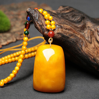 Libiao old beeswax amber chicken oil yellow optimized wushi brand pendant men's and women's necklace non-generation picture color d style
