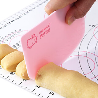 Hello kitty kitchen knife, toast bread, steamed buns, egg yolk pastry dough, cake cream panel scraper, scraper
