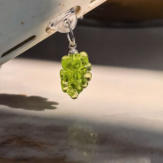 Ye yu is suitable for the clear version of a green mobile phone dust plug, fashionable mobile phone accessories type-c android apple anti-dust universal main picture type-c (comes with anti-lost rope) 15 series also