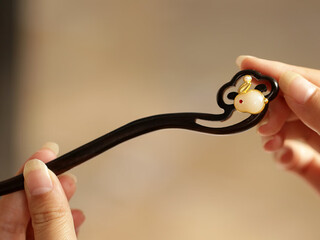 Mrs. ming's little rabbit hairpin, high-end wooden hairpin for women's ancient style cheongsam and hanfu, retro imitation black sandalwood, simple plain hairpin, jade white rabbit hairpin