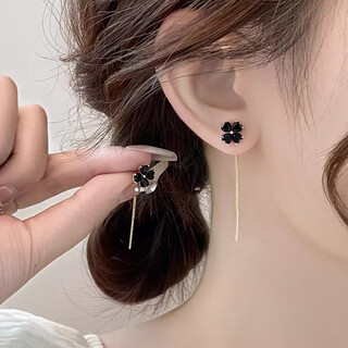 Qmxd black four-leaf clover ear wire for women 2025 new earrings light luxury niche design temperament ear jewelry four-leaf clover ear wire