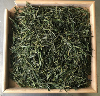 Shanlishan 24-year-old new tea, 40-year-old base, huangshan maofeng bulk 50 grams of floral and sparrow alpine green tea, second grade after the rain