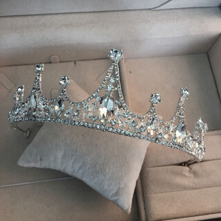 Jiang jinyue crown tiara 18 adult gift birthday gift performance photo crown female sn2982 jj-a model silver with gift box + raffia + string lights