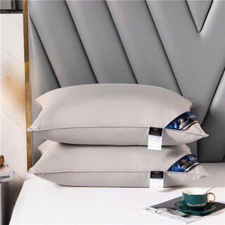 A pair of down pillows for five-star hotels, white goose down pillows for home use, and a pair of gray low pillows