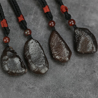Luoyi xinjiang wucaiwan natural iron silicide meteorite raw stone pendant energy universe pendant for men and women randomly shipped about 15 grams