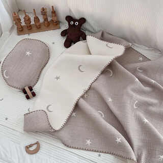 Baby blanket, spring and autumn style blanket, newborn baby small quilt, summer cool quilt, children's kindergarten nap air-conditioned quilt, star and moon blanket + cloud pillow