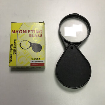 Portable magnifying glass for removing pubic lice, removing head lice, and observing pubic lice/head lice/lice when removing body lice