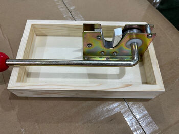 Pick-up cat nut opener nut walnut macadamia nut fresh raw nut clamp opener the old model cannot adjust the small box