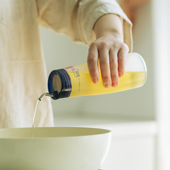 Arasigawa japan imported takeya oil pot household seasoning bottle squeeze soy sauce bottle sesame oil seasoning stainless steel mouth small oil bottle blue 380ml