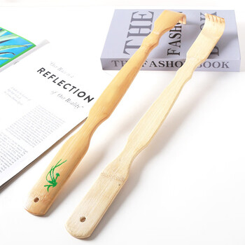 Gong xun's tickle scratcher does not ask for help. the old man enjoys scratching his back and scratching his itch. wooden tool