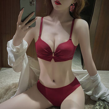 Victoria's elegant new underwear women's small breasts push up to show the size of the secondary breasts zodiac year red latex bra set for wedding burgundy set 32b=70b (set + exquisite packaging)