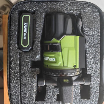 Tank level new strong light green light 12-line laser infrared ultra-strong high-precision automatic water level meter outdoor new tank 2 lines (one battery and one charge)