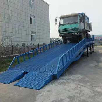 Huili deqiao unloading platform mobile hydraulic lift boarding ramp factory container loading and unloading lift platform loading capacity 6 tons deposit