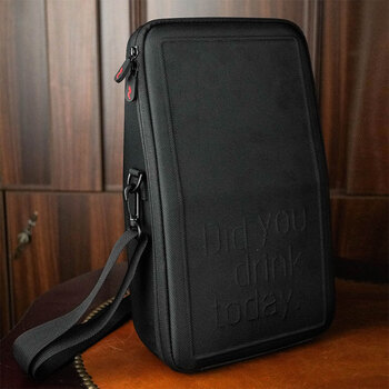 Gjxbp red wine glass set portable bag outdoor portable wine bag wine gift box camping wine bag can be carried on the shoulder to collect the wine glass black zipper style