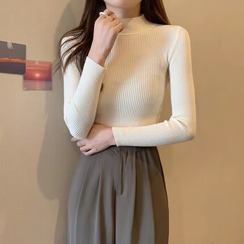 There is a cotton basic bottoming shirt for women, solid color half turtleneck bottoming shirt, large size, slim, fashionable and versatile pullover knitted top, half turtleneck, apricot color, one size fits all, suitable for 80-140 pounds