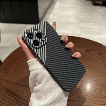 Suitable for anti-fingerprint all-inclusive hard shell iphone14 carbon fiber pattern new apple 13promax mobile phone case 15plus kevlar men's black and gray color matching bare metal, anti-sweat and anti-fingerprint iphone13promax